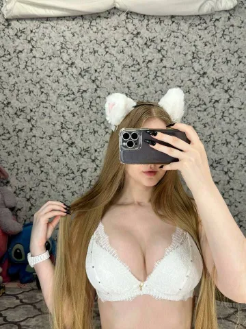 Оля
